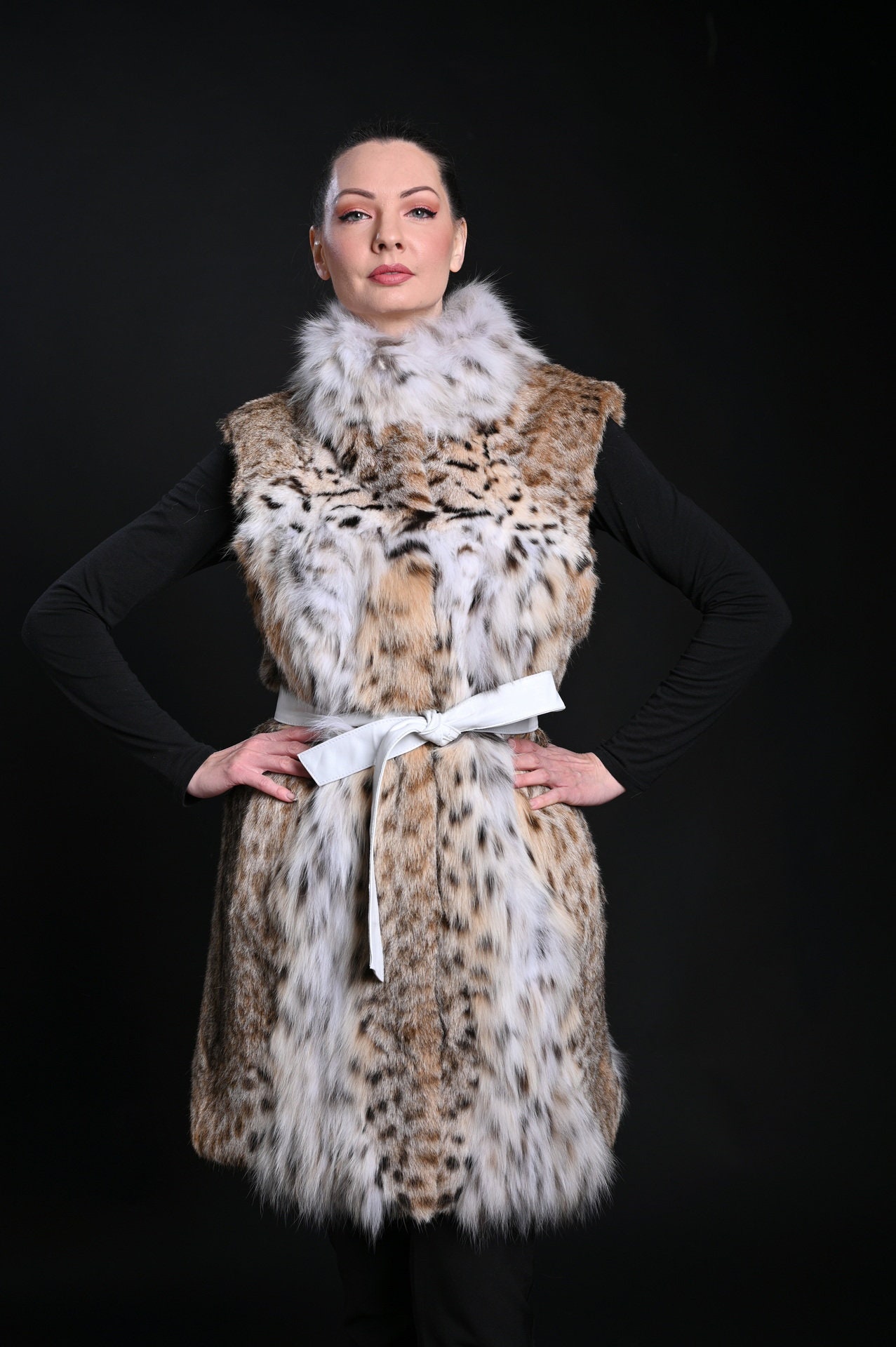 最安値★DIANTE★PREMIUM ECO FUR BELTED VEST Lynx Fur Vest With White Collar & Belt – Luxurious Winter