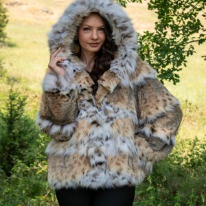 Horizontal Lynx Fur Jacket with Hood – Modern Luxury Winter Coat
