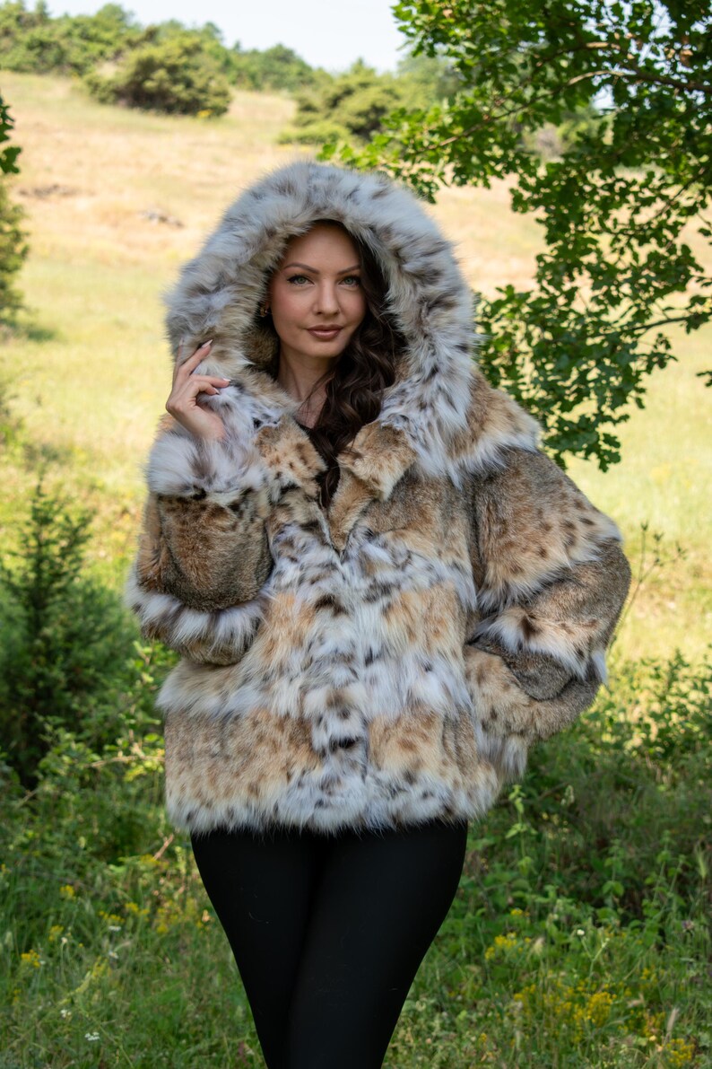 Horizontal Lynx Fur Jacket with Hood – Modern Luxury Winter Coat