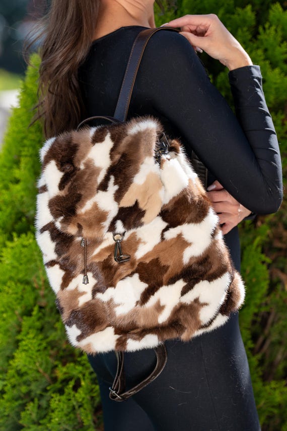 Brown & Pastel White Mink Fur Backpack – Pie De Poule  display picture 1