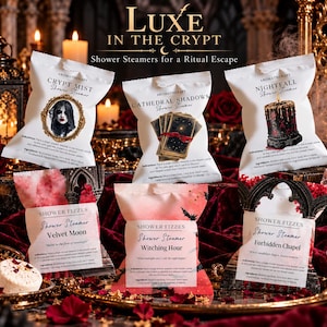 Könnte beinhalten: Sechs weiße rechteckige Päckchen mit Duschdampfern, beschriftet mit Luxe in the Crypt, mit den Namen Crypt Mist, Cathedral Shadows, Nightfall, Velvet Moon, Witching Hour und Forbidden Chapel sowie Illustrationen im Gothic-Stil.