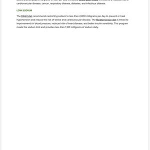 Pode incluir: Uma folha de papel branca com texto preto descrevendo um plano de dieta com baixo teor de s&oacute;dio. O texto menciona gr&atilde;os integrais, vegetais de folhas verdes, nozes, frutas vermelhas, feij&otilde;es, fibra e as dietas DASH e mediterr&acirc;nea. O texto tamb&eacute;m inclui o endere&ccedil;o do site do FitFoodieCooks.