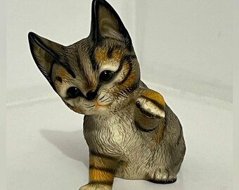 Harvey Knox Keramik Verspielte Kätzchen Figur