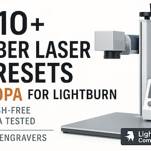 Può includere: Una macchina per incisione laser a fibra argentata e nera con il testo "210+ FIBER LASER PRESETS MOPA FOR LIGHTBURN". La macchina ha un pannello di controllo con schermo e pulsanti. L'immagine include anche il testo "CRASH-FREE MOPA TESTED 60W ENGRAVERS" e "LightBurn Compatible".