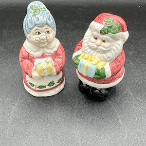 Vintage Santa And Mrs Claus Christmas Salt And Pepper Shakers
