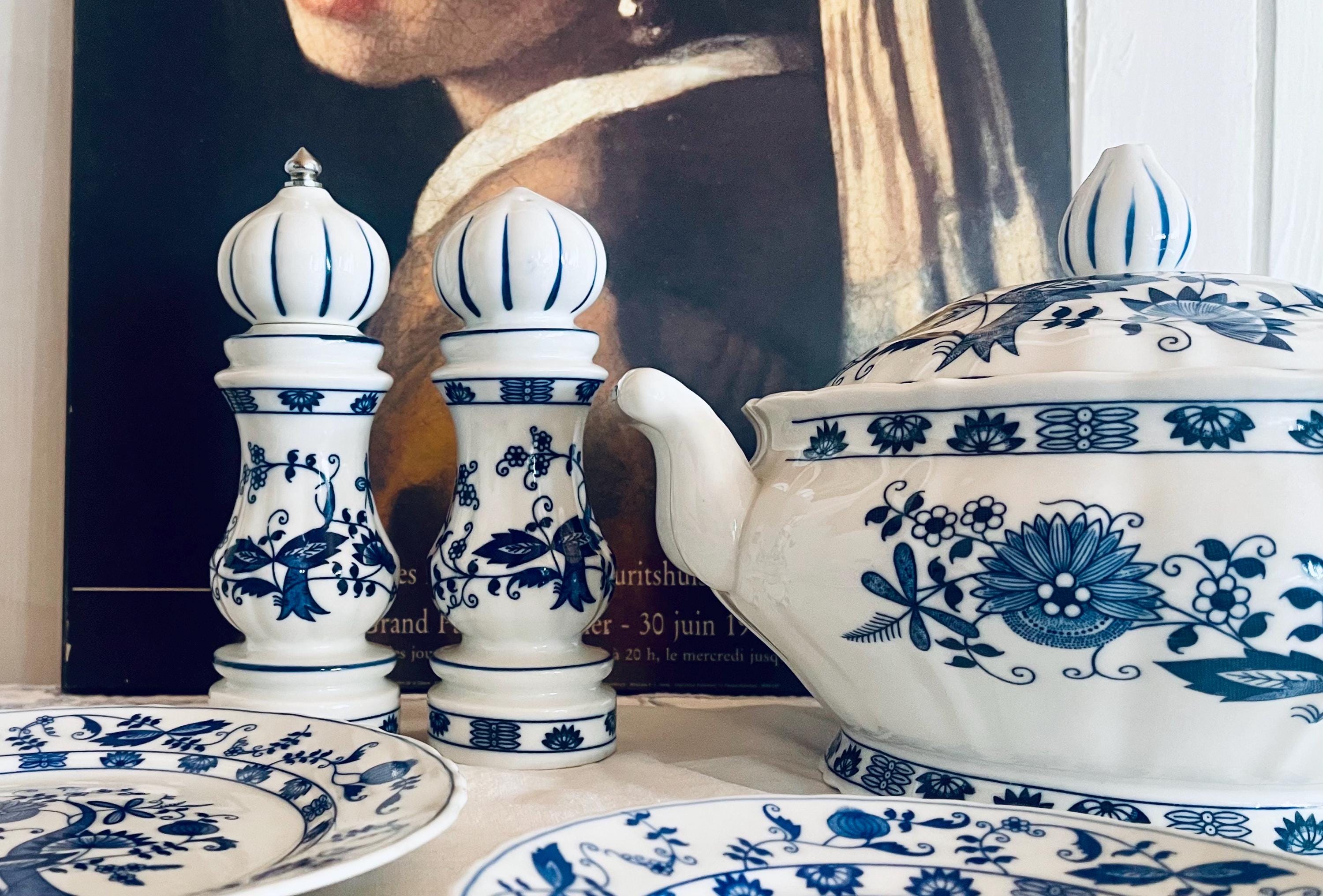 Vintage Vienna Woods Blue Onion China: Covered Vegetable Bowl or