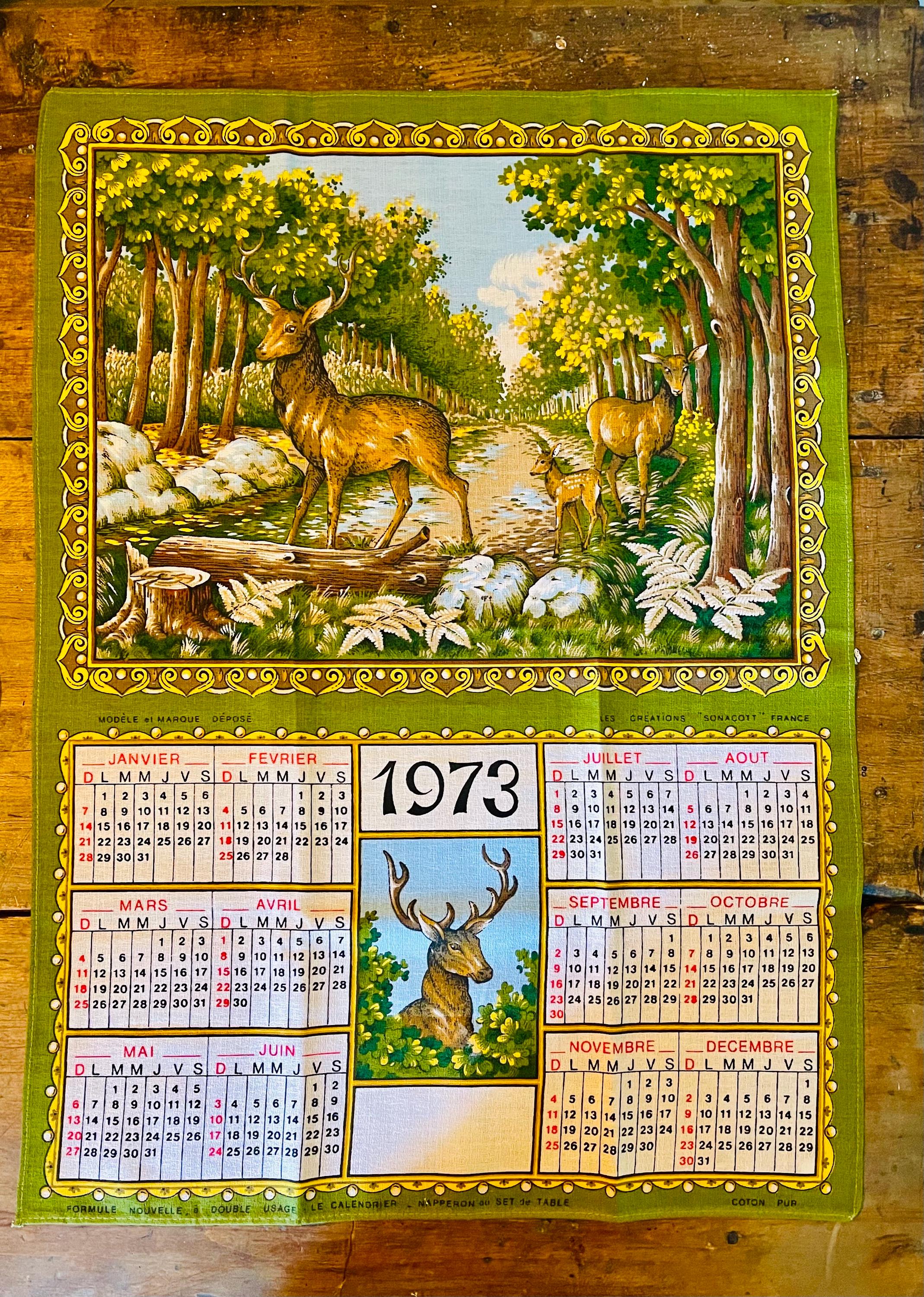 Serviette De Table Calendrier Vintage 1973 – Sonacott France – Scène Femme & Horloge