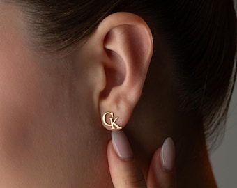 Boucles d'oreilles initiales Puces d'oreilles initiales Boucles d'oreilles lettre en argent sterling Boucles d'oreilles double initiales personnalisées Boucles d'oreilles dorées à deux lettres