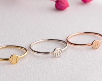 Anillo deportivo delicado de plata esterlina: Baloncesto, voleibol, béisbol.