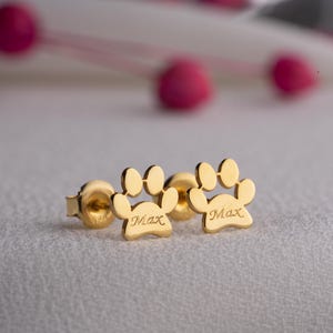 Engraved Paw Print Name Stud Earrings Personalized Paw Earrings Puppy Name Studs Dog Paw Earrings Pet Remembrance Studs Gift for Pet Lovers