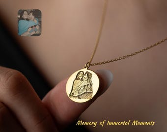 Engraving Photo Necklace Personalized Picture Necklace Keepsake Jewelry Pet Portrait Necklace Custom Family Portrait Necklace for Mom