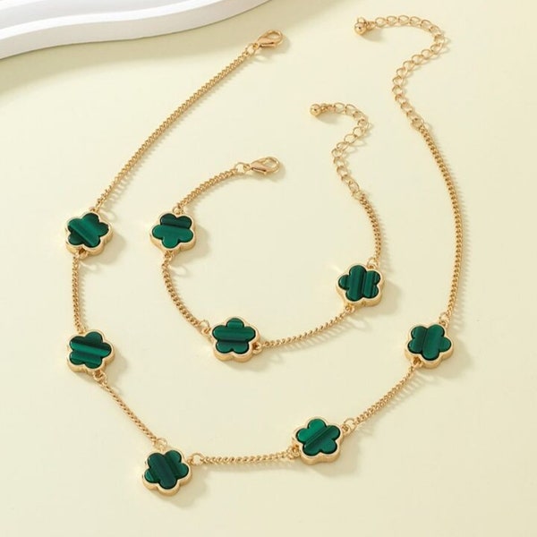 Four leaf clover. Jewellery Set for Women 18K Gold Plated Green Pendant Necklace and Bracelet Jewellery Set (green)