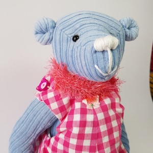 Teddy Mimi en peluche d&#39;artiste en velours côtelé fait à la main à partir de matériaux de haute qualité