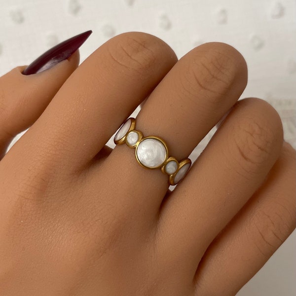 Bague style bohème cercles ronds en acier inoxydable doré et nacre blanc cadeau femme