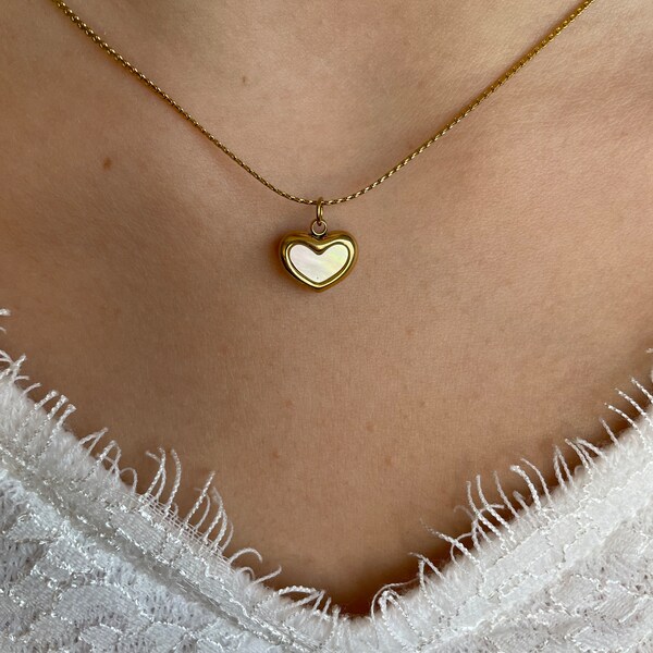 Collier femme style minimaliste pendentif coeur en acier inoxydable et nacre