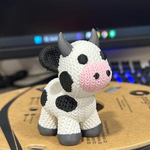 Adorable Cow Figurine – 3D Printed Knitted Cow – Cute Farmhouse Decor, Desk Buddy, Collectible Gift