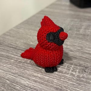 Cardinal 3D Printed Knitted, Red Bird Figurine, Cozy Winter Decor, Bird Lover Gift, Knitted-Texture Home Accent, Nature Inspired Collectible