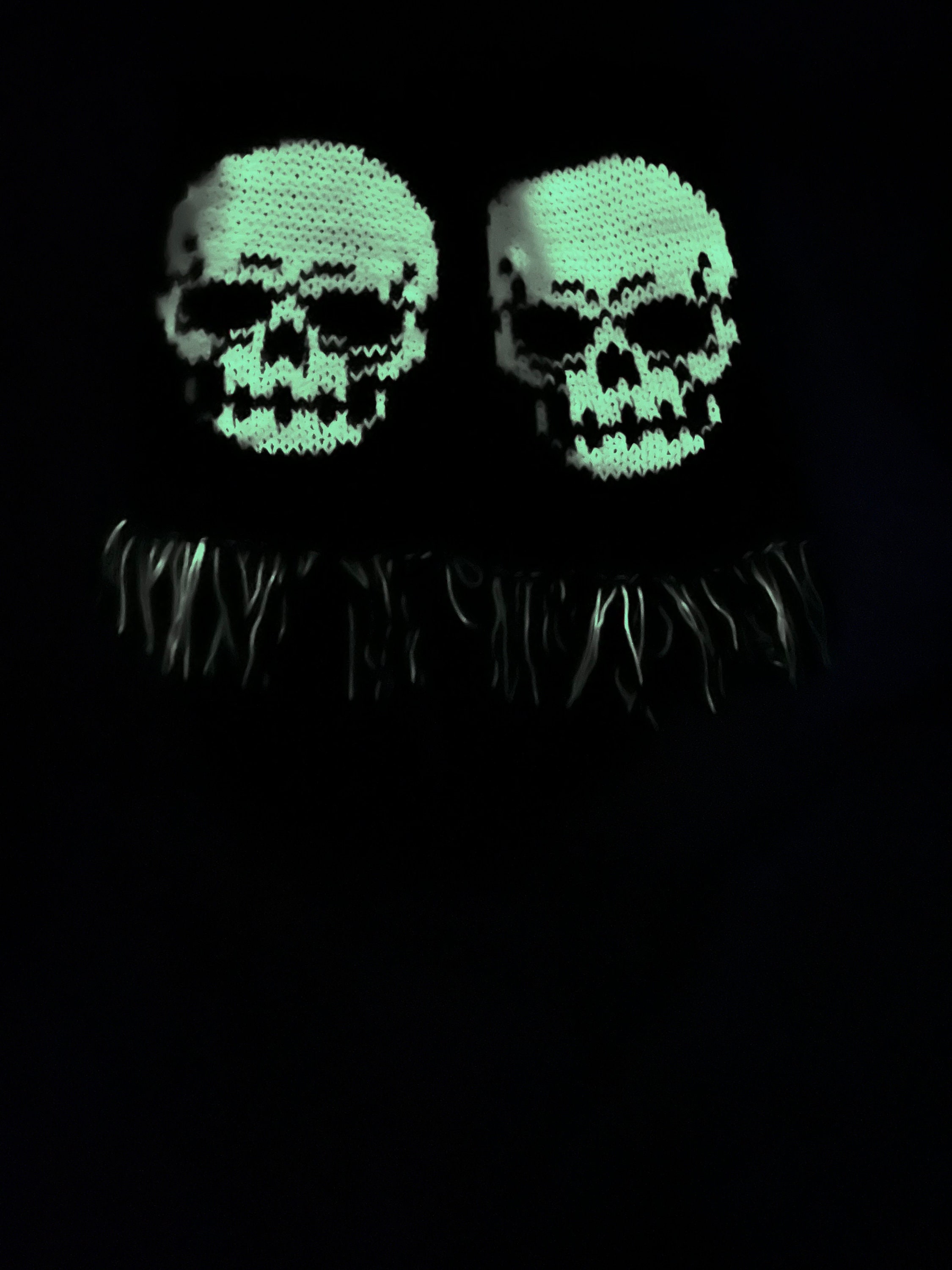 Spooky Skull Knit Hat & Scarf Pattern for Addi 46 /sentro 48