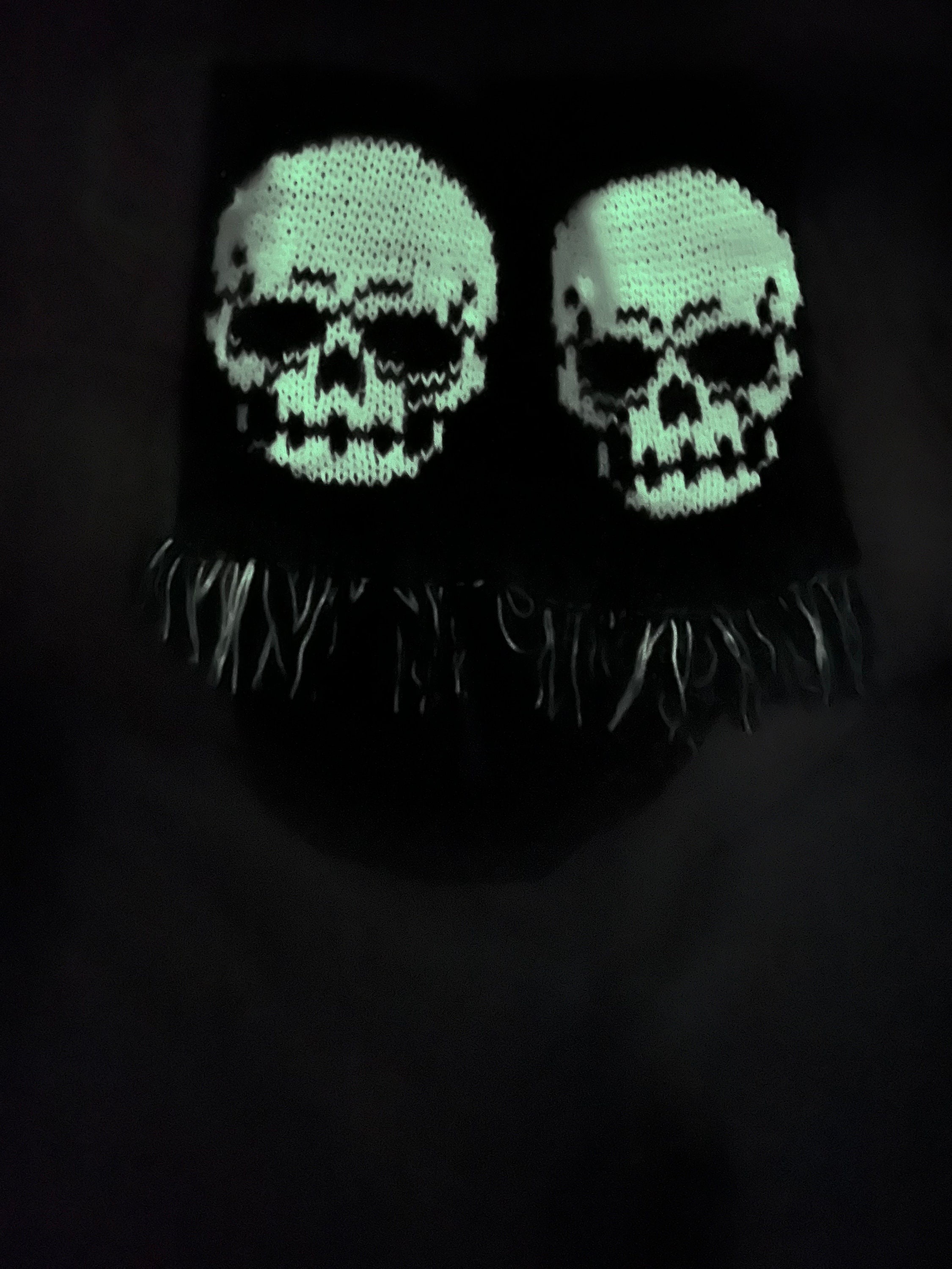 Spooky Skull Knit Hat & Scarf Pattern for Addi 46 /sentro 48