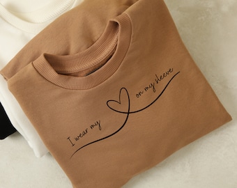 Diseño de camiseta de mamá con corazón en la manga (SVG) (Descarga digital)