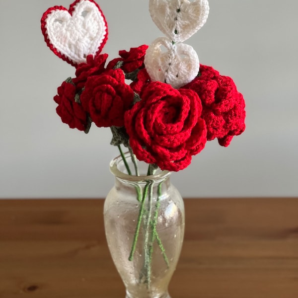 FÊTE des MERES - Bouquet de roses rouge au crochet fait main - déco, créations, fleurs, crochet, diy, artificiel, laine