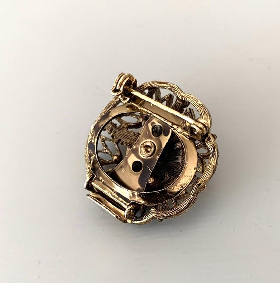 Vintage Brooches Set: Costume Jewelry, Layered Design View 3