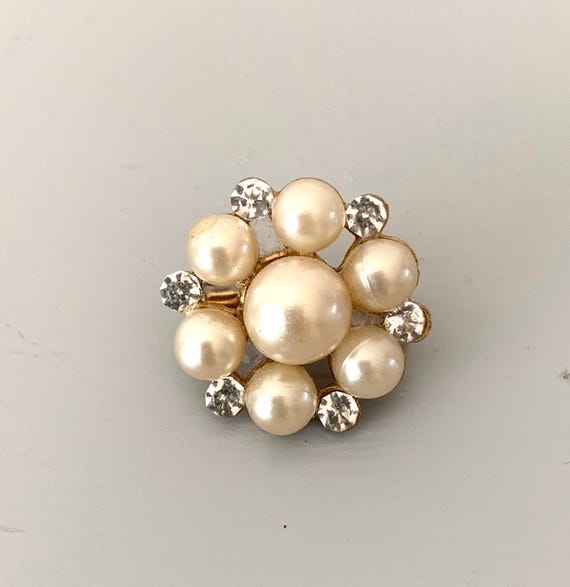 Vintage Brooches Set: Costume Jewelry, Layered Design View 6