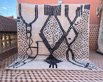 Moroccan Handmade Rug, White And Black geometric patterns