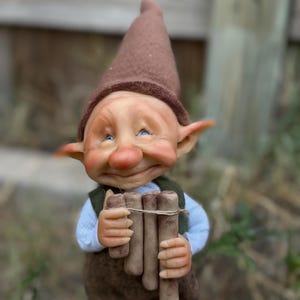 Duende artesanal articulado, figura de duende del bosque, muñeco artesanal coleccionable. Figura única de 25 cm, hecho totalmente a mano.