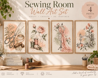 Könnte beinhalten: Ein Set aus vier Wandbildern mit Aquarellillustrationen von Nähutensilien wie Scheren, Maßband, Garnrollen, einer Schneiderpuppe und einer Nähmaschine, mit dem Text Sewing Room Wall Art Set, Set of 4 Prints.