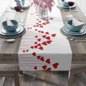 Valentine Flower Heart Table Runner (Cotton, Poly)