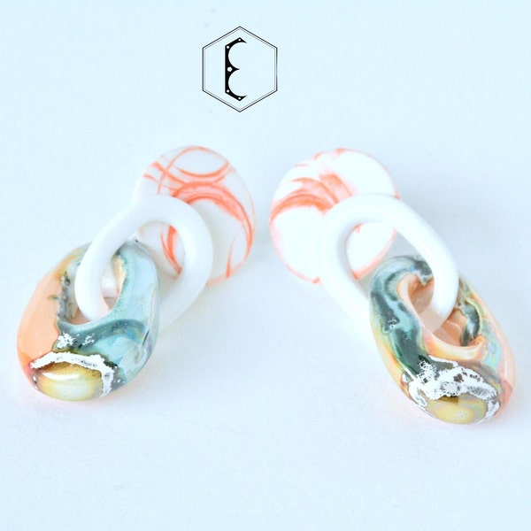 Boucles d'oreilles non percées Entinea, modèle unique en argile polymère, cire et perle en céramique, acier inoxydable