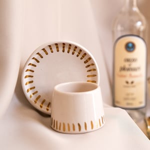 Moderne türkische Kaffeetasse mit Platte • Dünne Goldlinien • Niedliche Espresso-Kaffeetasse • Orientalische Tassen