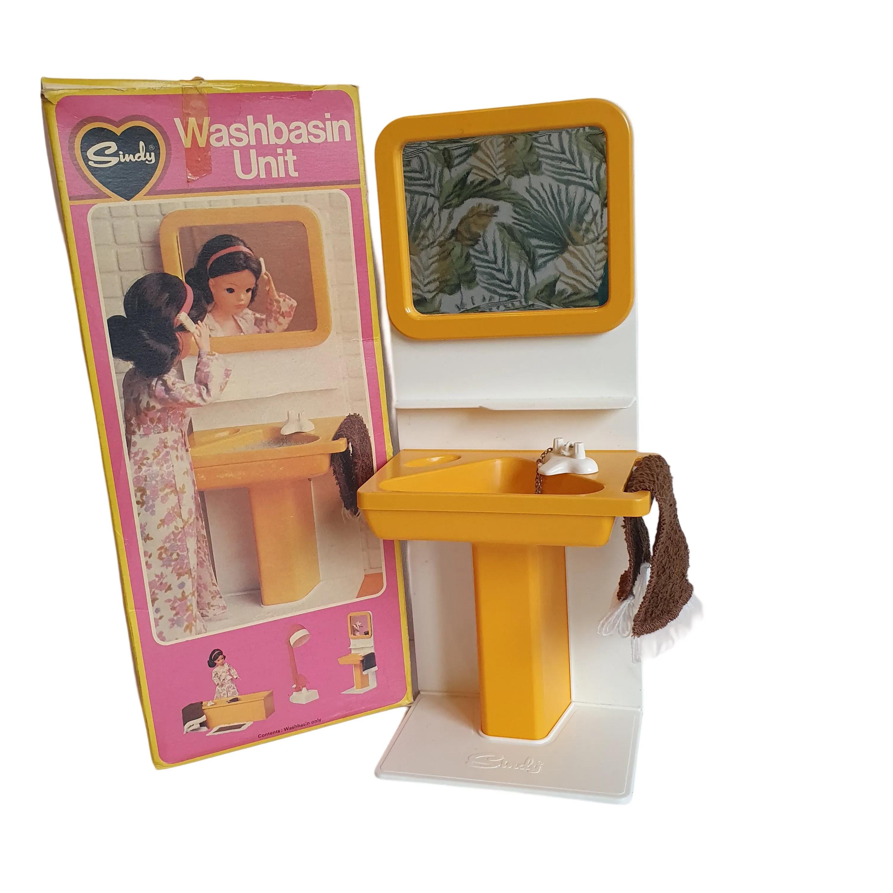 Vintage Sindy Kitchen Sink Unit with Working Washing Machine. Plus