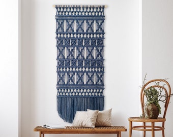 Groot huisdecor - Unieke blauwe macrame muurhanger - Ideaal voor woonkamer, hal, trap - Handgemaakt Boho Decor - Geometrisch ontwerp