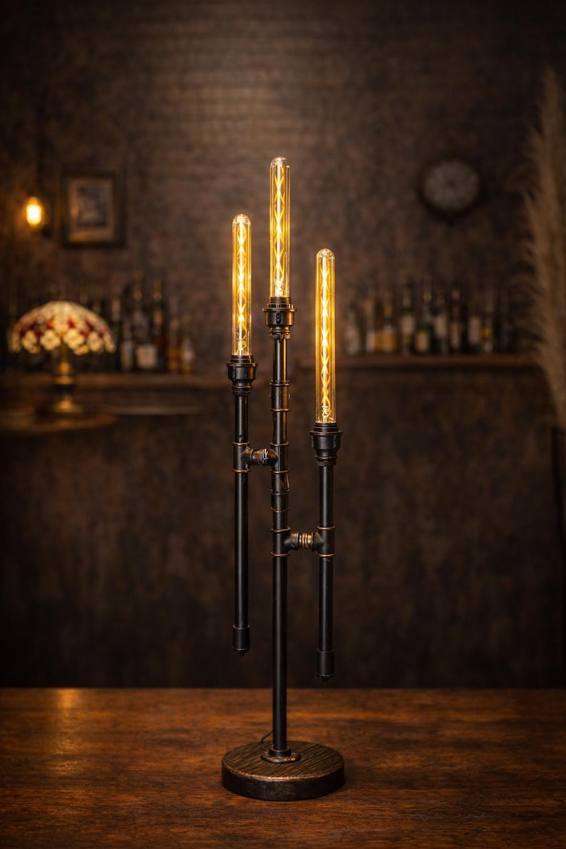 Industrielle Vintage Tischlampe - Steampunk Schreibtischlampe - Dreifache Edison Birnenlampe - Rustikale Beleuchtung Bild 1