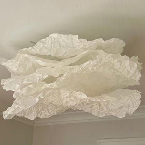 Lampada a sospensione “Cloud Light” – lampada di carta fatta a mano con una luce soffusa