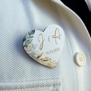 Broches pour cadeaux de mariage, épingles de mariage personnalisées, boutonnières de mariage coeur en bois en gros, cadeau de mariage personnalisé pour invités, cadeau pour invités image 1