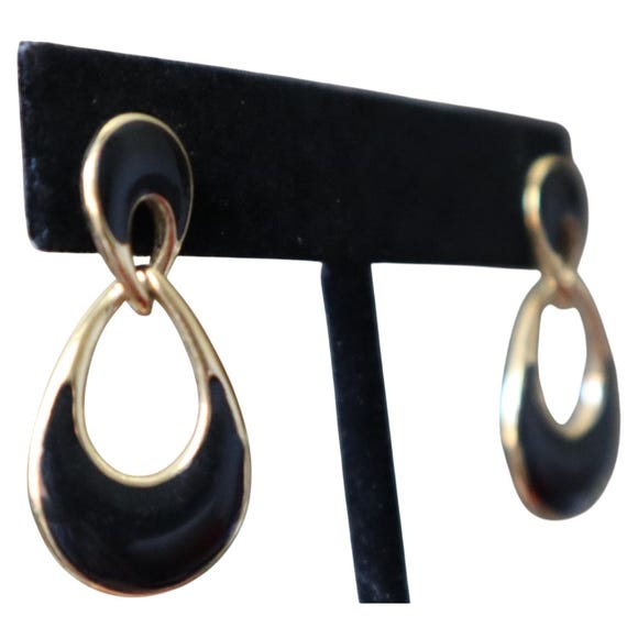 SOHI Contrast Drop Earrings Gold Tone Teardrop Black Enamel Dangle Classic