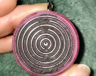 Pendentif réversible en spirale orgonite/CEM spirale shungite rouge