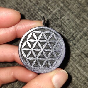 Seed of life - metallic purple shungite