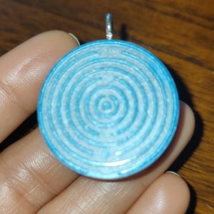 Light blue/pearl spiral
