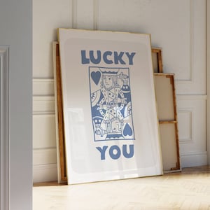 Stampa di carte da gioco Blue Lucky You, stampa di carte retrò, stampa di carte da gioco, arte da parete preppy, stampe da parete per ragazze, stampe alla moda Lucky Girl