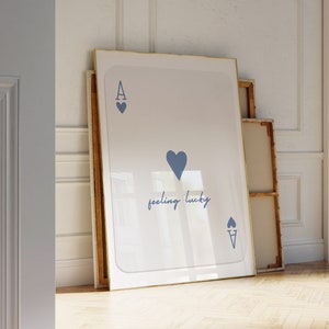 Impresión de chica afortunada, impresión azul de as de corazones, impresión de tarjetas retro, impresión de naipes, impresión de sensación de suerte, arte de pared preppy, impresiones de pared femeninas