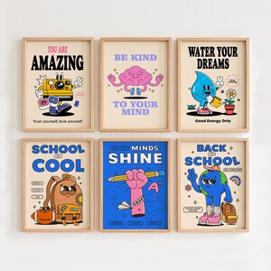 Peut inclure: Six affiches encadr&eacute;es avec des phrases de motivation et des illustrations de dessins anim&eacute;s. Les affiches pr&eacute;sentent des phrases telles que "You Are Amazing" et "Water Your Dreams". La palette de couleurs comprend le beige, le bleu, le rose et le jaune.