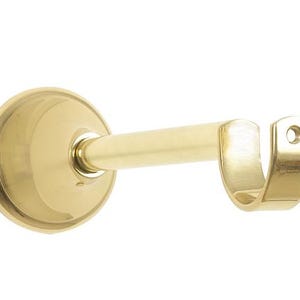 Peut inclure: Support de tringle à rideau en métal doré avec une base ronde et un bras incurvé. Le support est conçu pour maintenir une tringle à rideau.