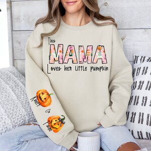 このママは小さなカボチャが大好き PNG、ハロウィンママ png、ママ PNG、ハロウィン png、不気味なママのシャツ、このママ PNG、秋 png、秋のママ