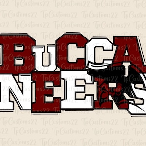 Puede incluir: Un diseño gráfico rojo, blanco y negro con las palabras "BUCCANEERS" en una fuente en negrita y de bloque. El diseño presenta una calavera de pirata estilizada y huesos cruzados.