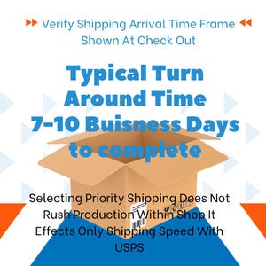 Pode incluir: Uma caixa de cart&atilde;o aberta com o texto "Typical Turn Around Time 7-10 Buisness Days to complete" no topo. O texto "Selecting Priority Shipping Does Not Rush Production Within Shop It Effects Only Shipping Speed With USPS" est&aacute; abaixo da caixa.