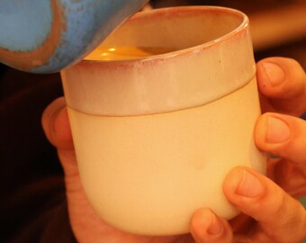 Tasse en grès blanc, émaillée en blanc rosé, tasse à café et à thé, tasse en céramique minimaliste faite main, cadeau pour la maison, 250 ml